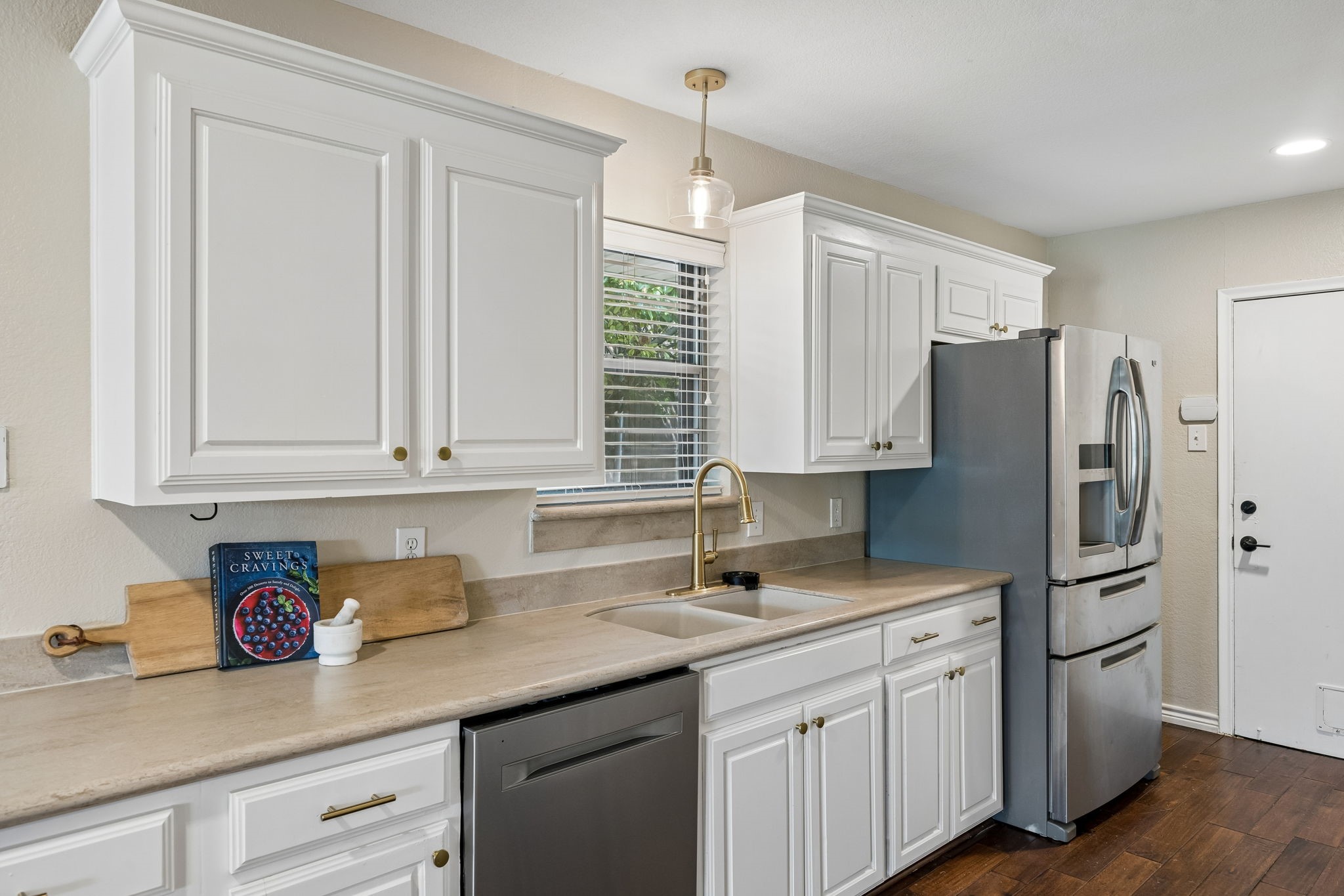 9734 Queenswood Lane Dallas TX 75238