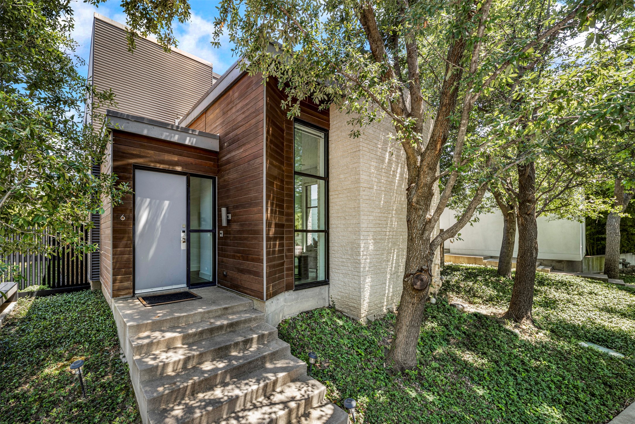 6 Vanguard Way Dallas TX 75243