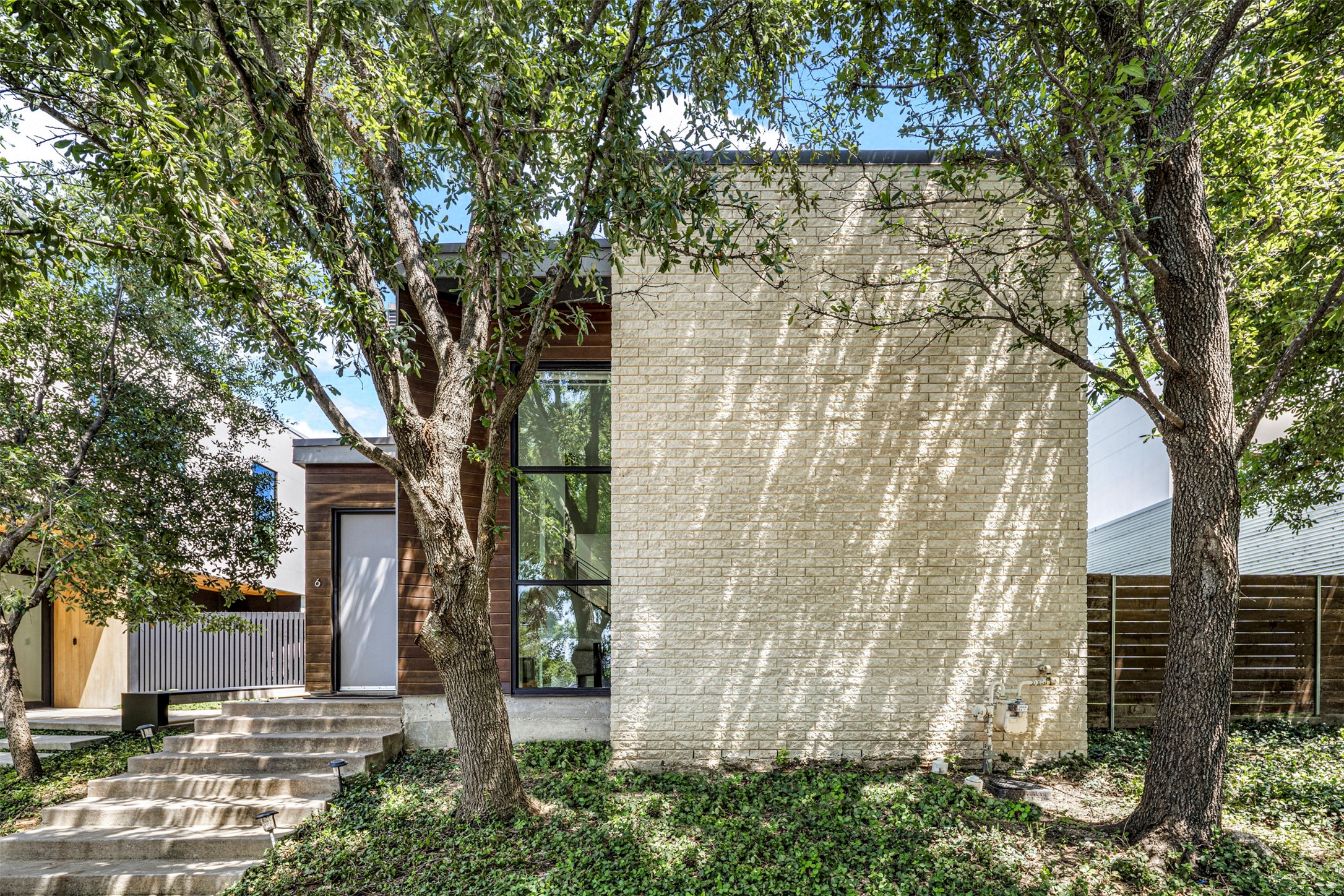6 Vanguard Way Dallas TX 75243
