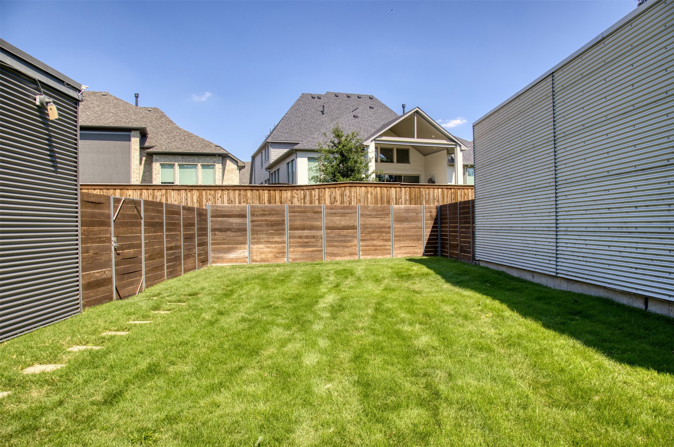 6 Vanguard Way Dallas TX 75243