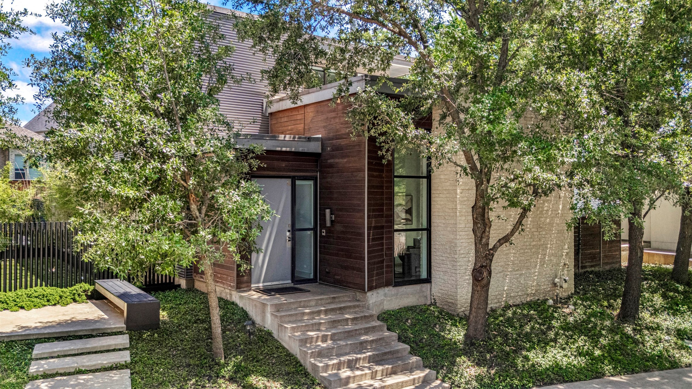 6 Vanguard Way Dallas TX 75243