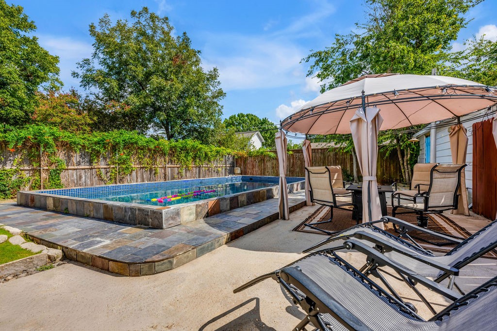 2240 Lawndale Drive Dallas TX 75211