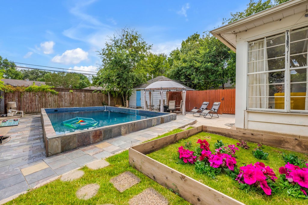 2240 Lawndale Drive Dallas TX 75211