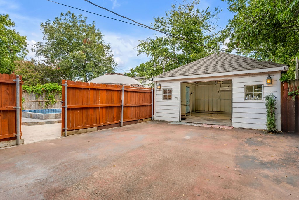 2240 Lawndale Drive Dallas TX 75211