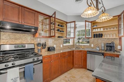 2240 Lawndale Drive Dallas TX 75211