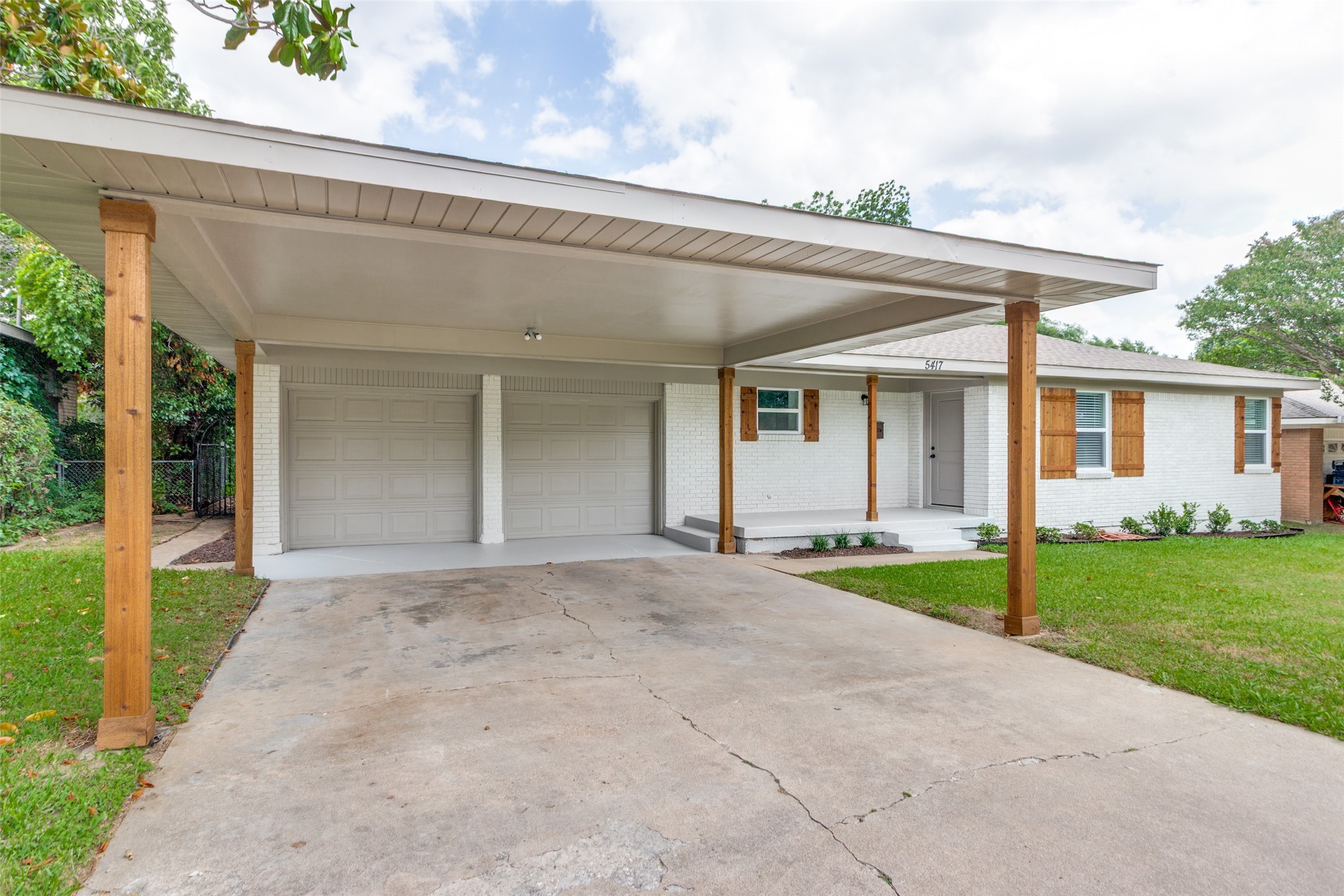 5417 Sabelle Lane Haltom City TX 76117