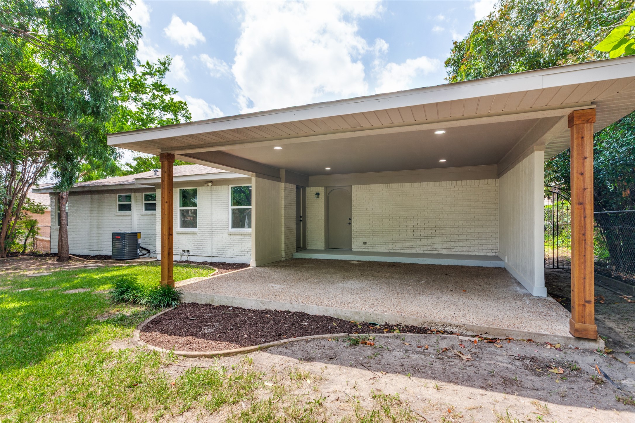 5417 Sabelle Lane Haltom City TX 76117