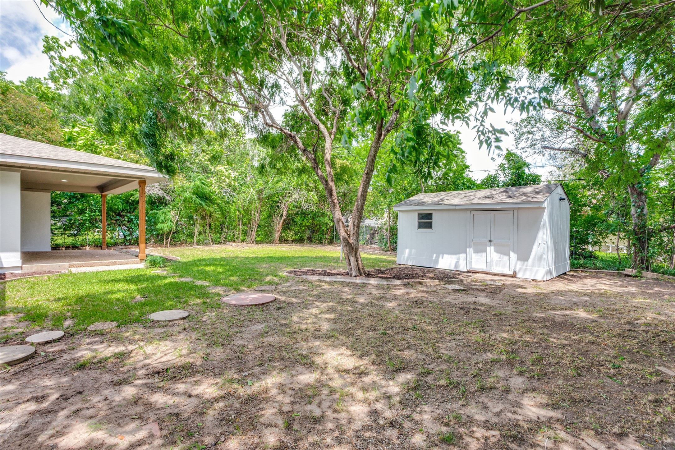 5417 Sabelle Lane Haltom City TX 76117