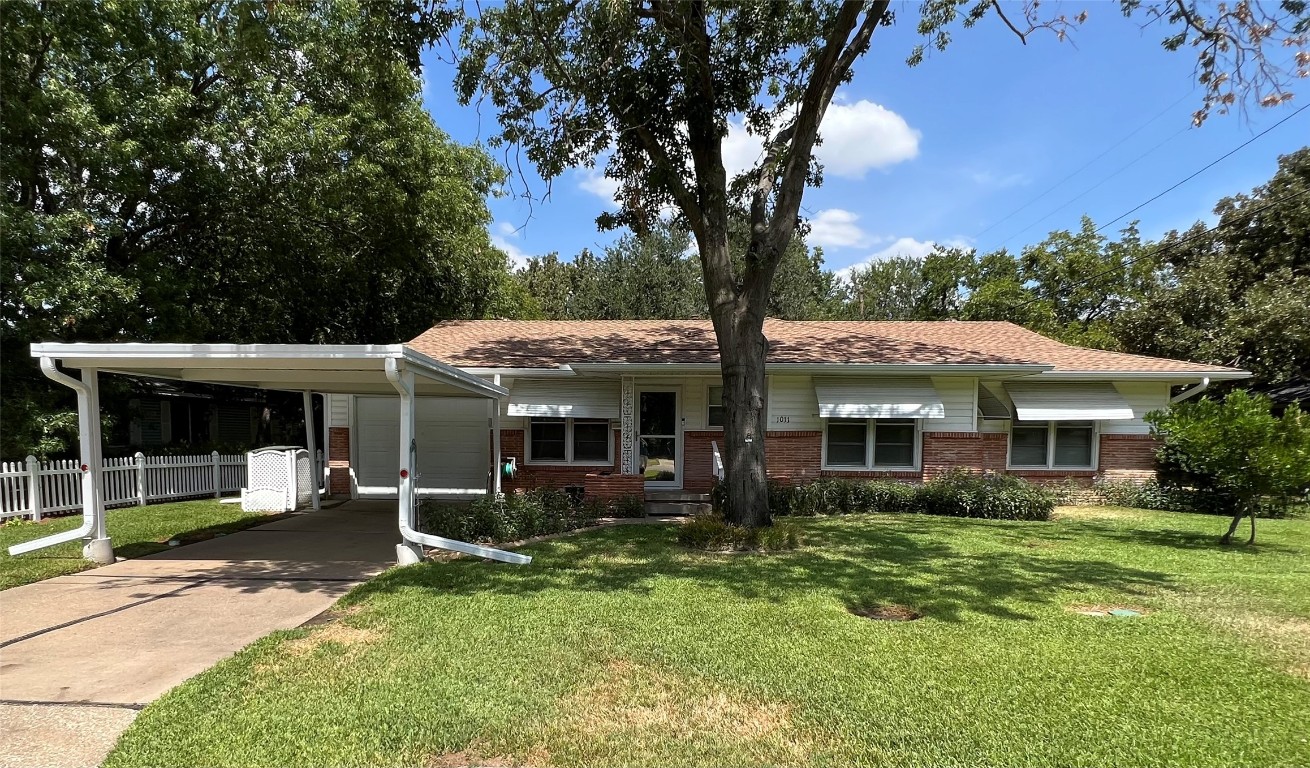 1011 W Belden Street Sherman TX 75092