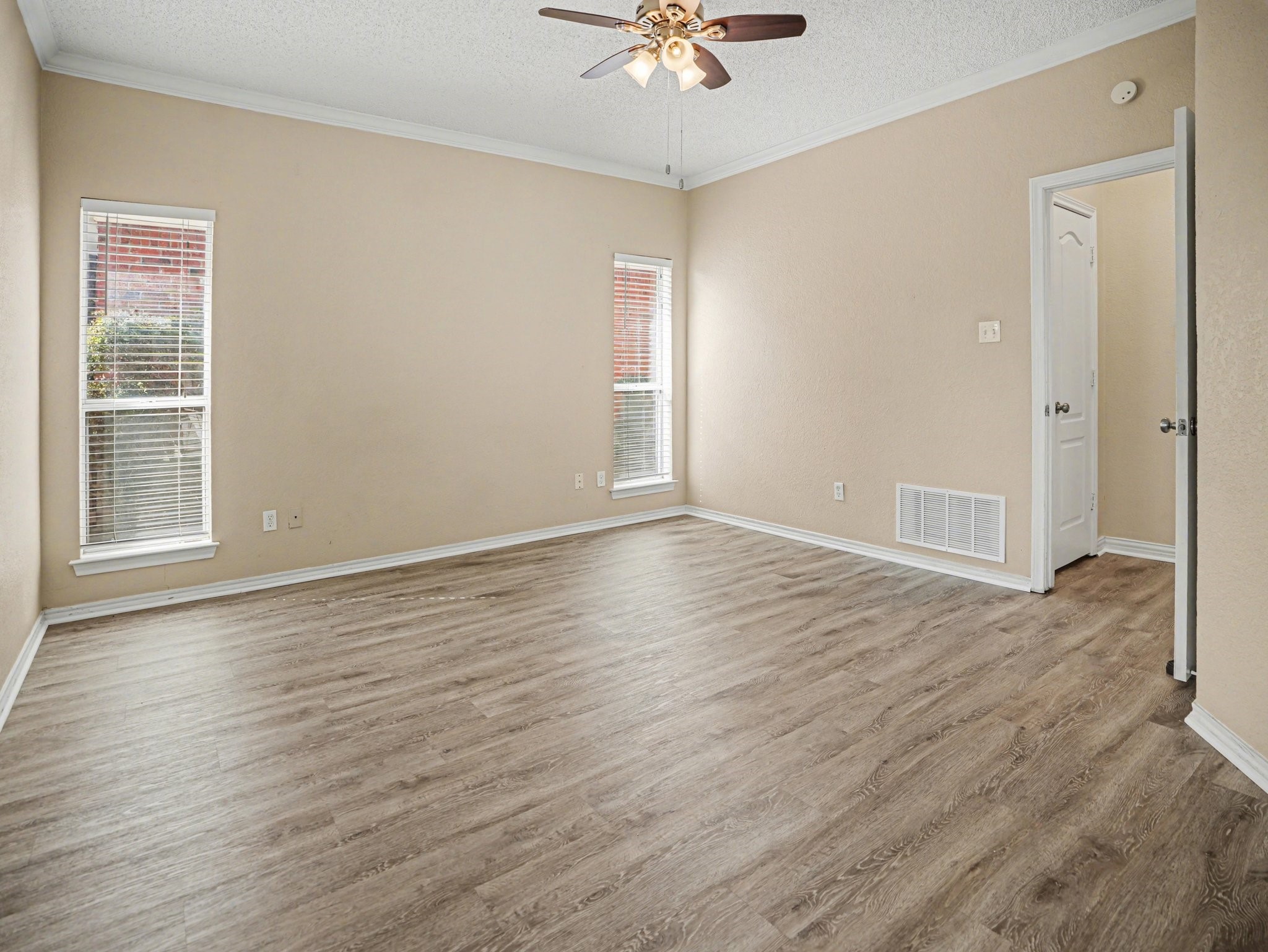 4915 Arborgate Drive Arlington TX 76017