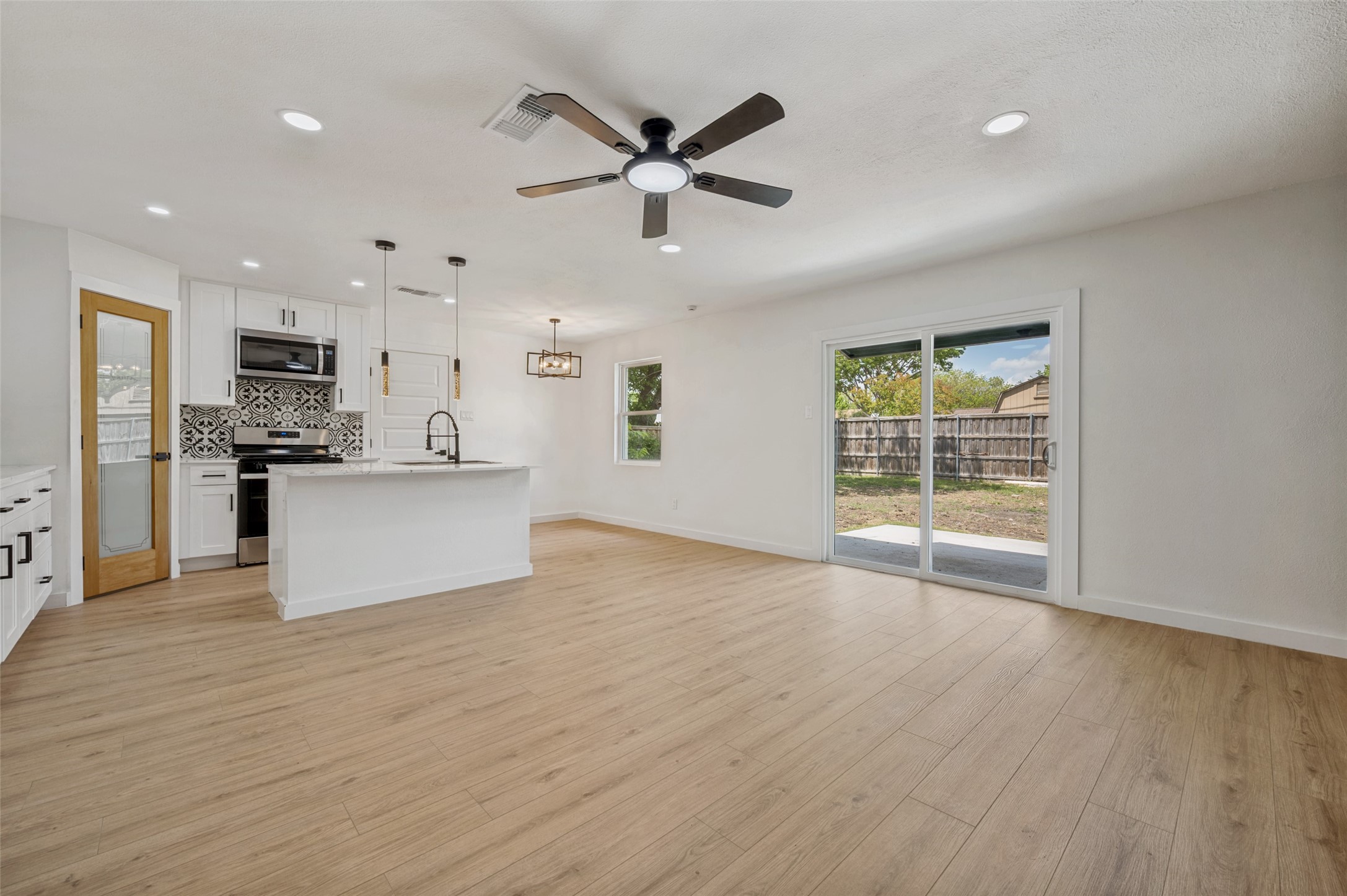 1409 Southmoor Drive Arlington TX 76010