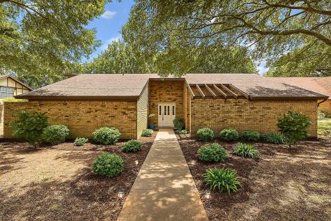 1710 E Valley Lane Grand Prairie TX 75050
