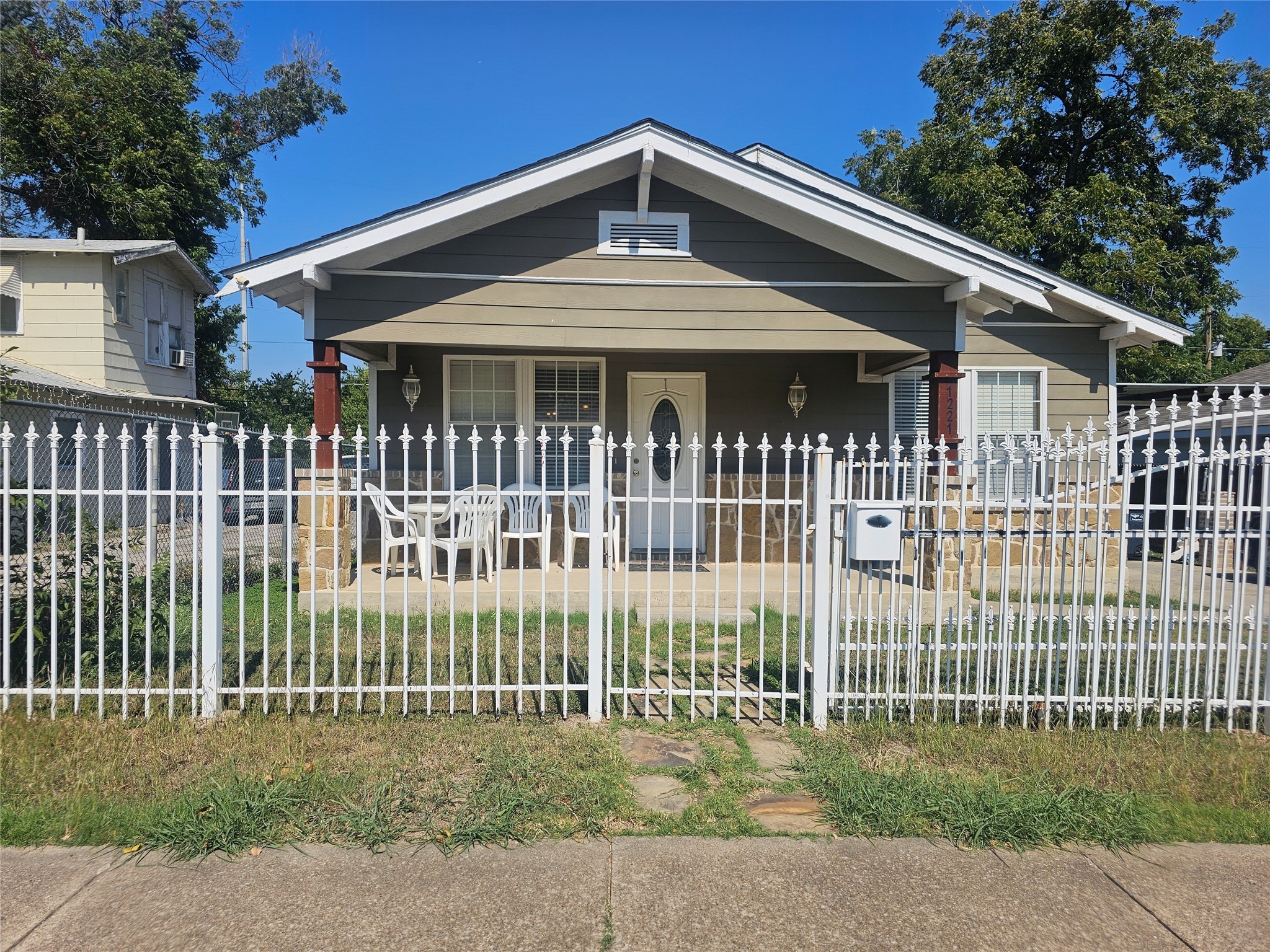 1221 E Hattie Street Fort Worth TX 76104