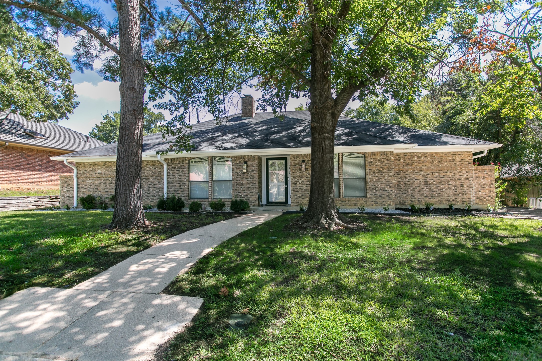 2010 Reverchon Drive Arlington TX 76017