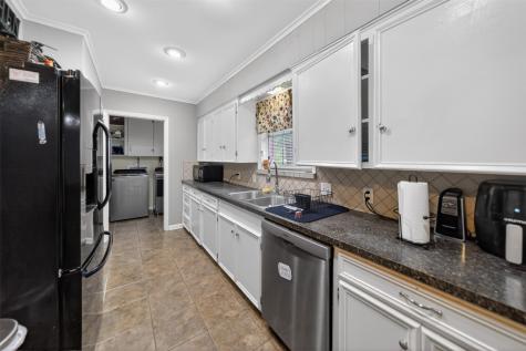 813 E Clinton Avenue Athens TX 75751