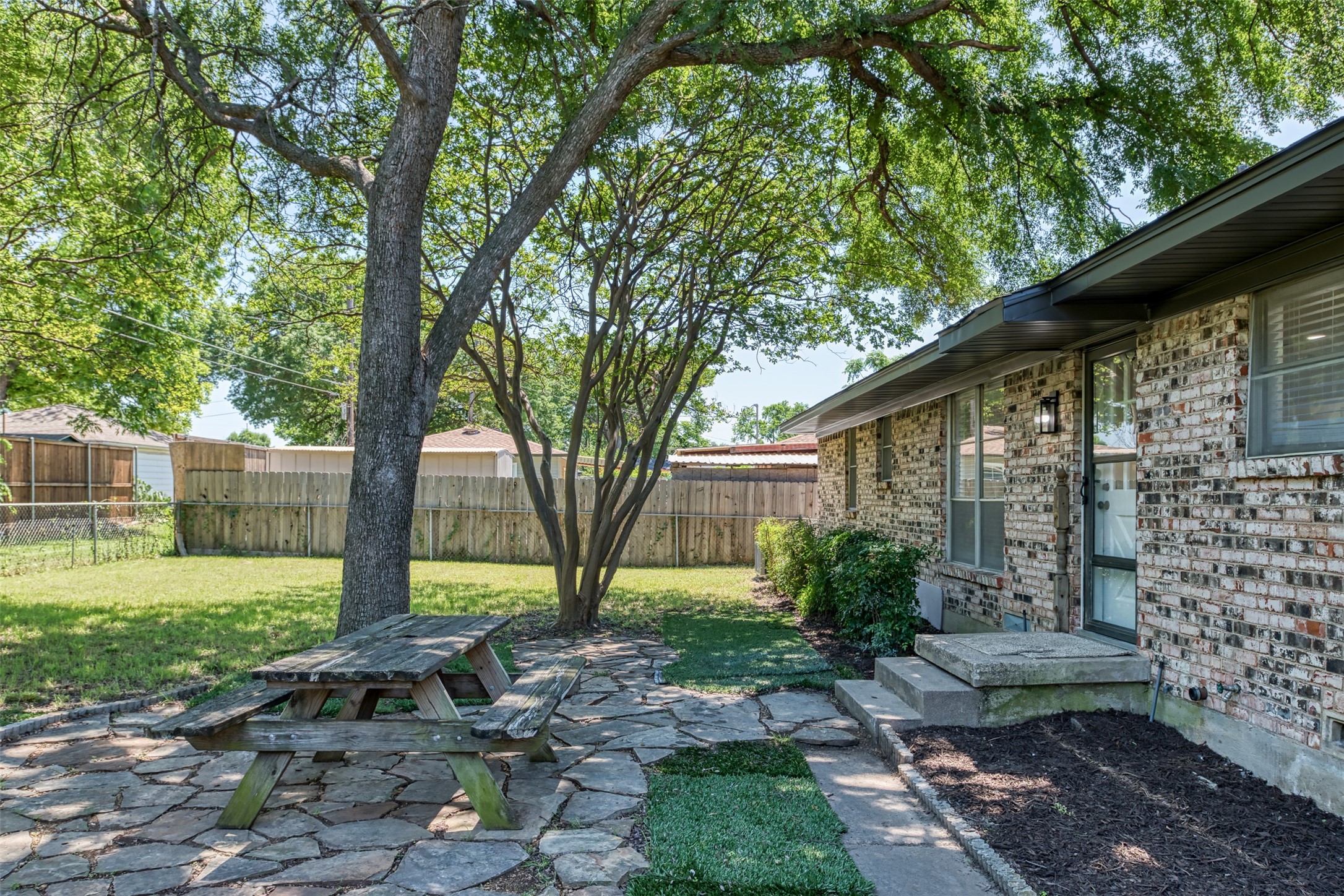 2530 Robin Lane Garland TX 75041