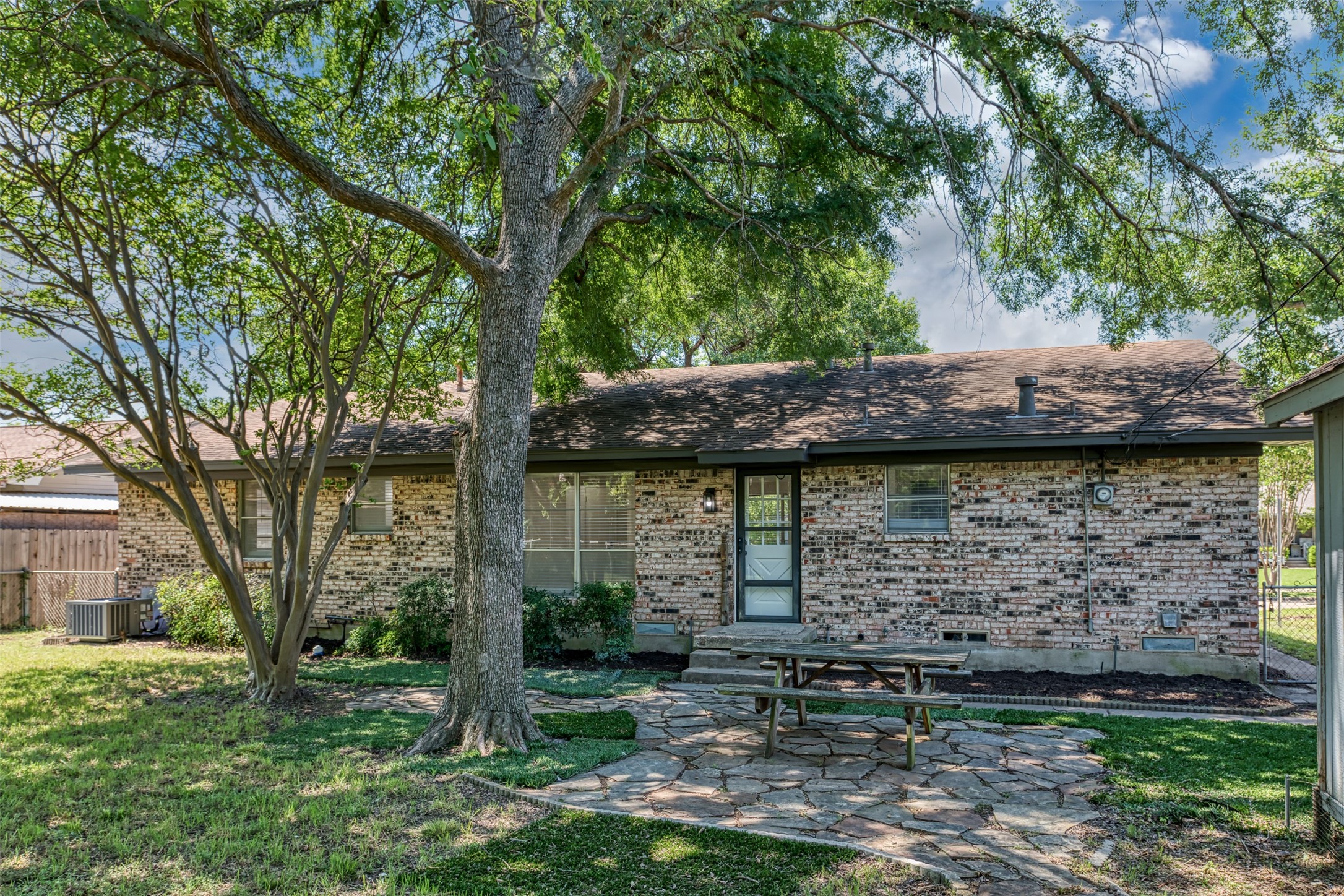 2530 Robin Lane Garland TX 75041