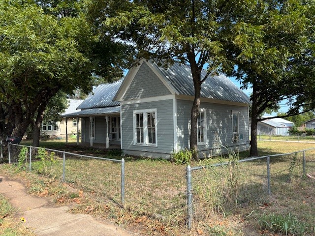 811 W 8th Street Cisco TX 76437