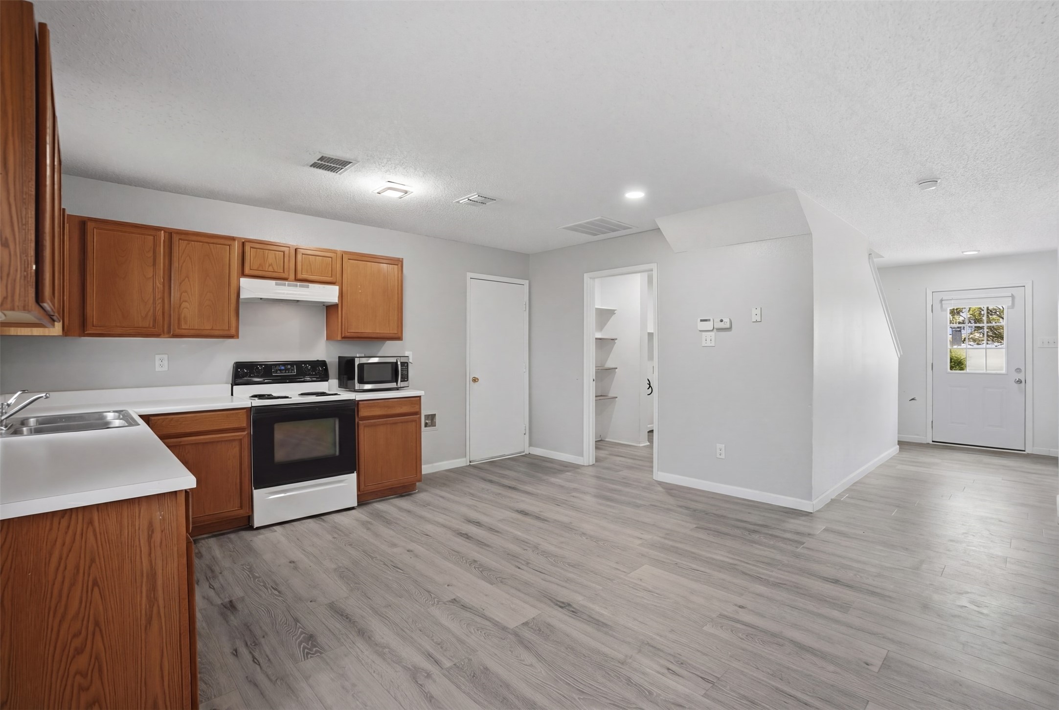 1400 Blazing Star Trail Burleson TX 76028