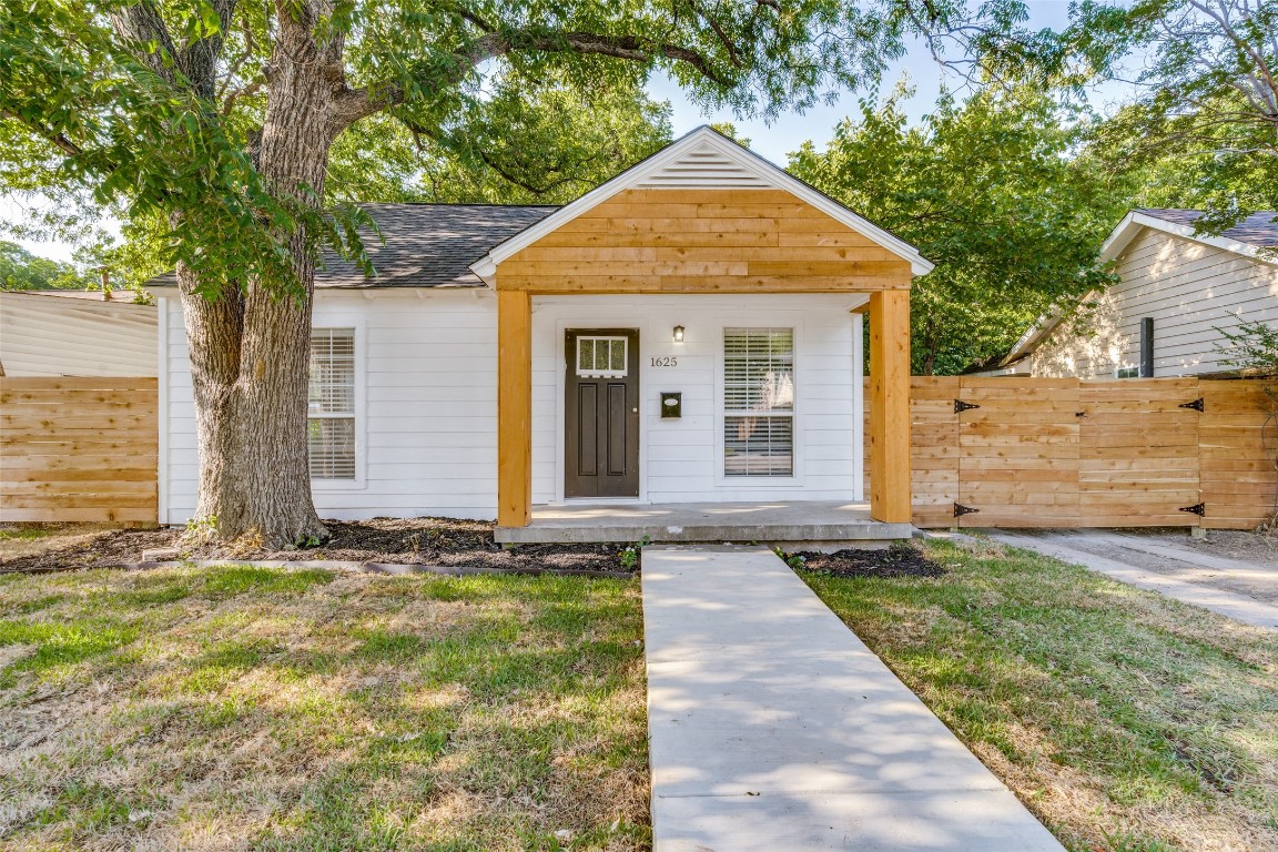 1625 Pine Street Grand Prairie TX 75050