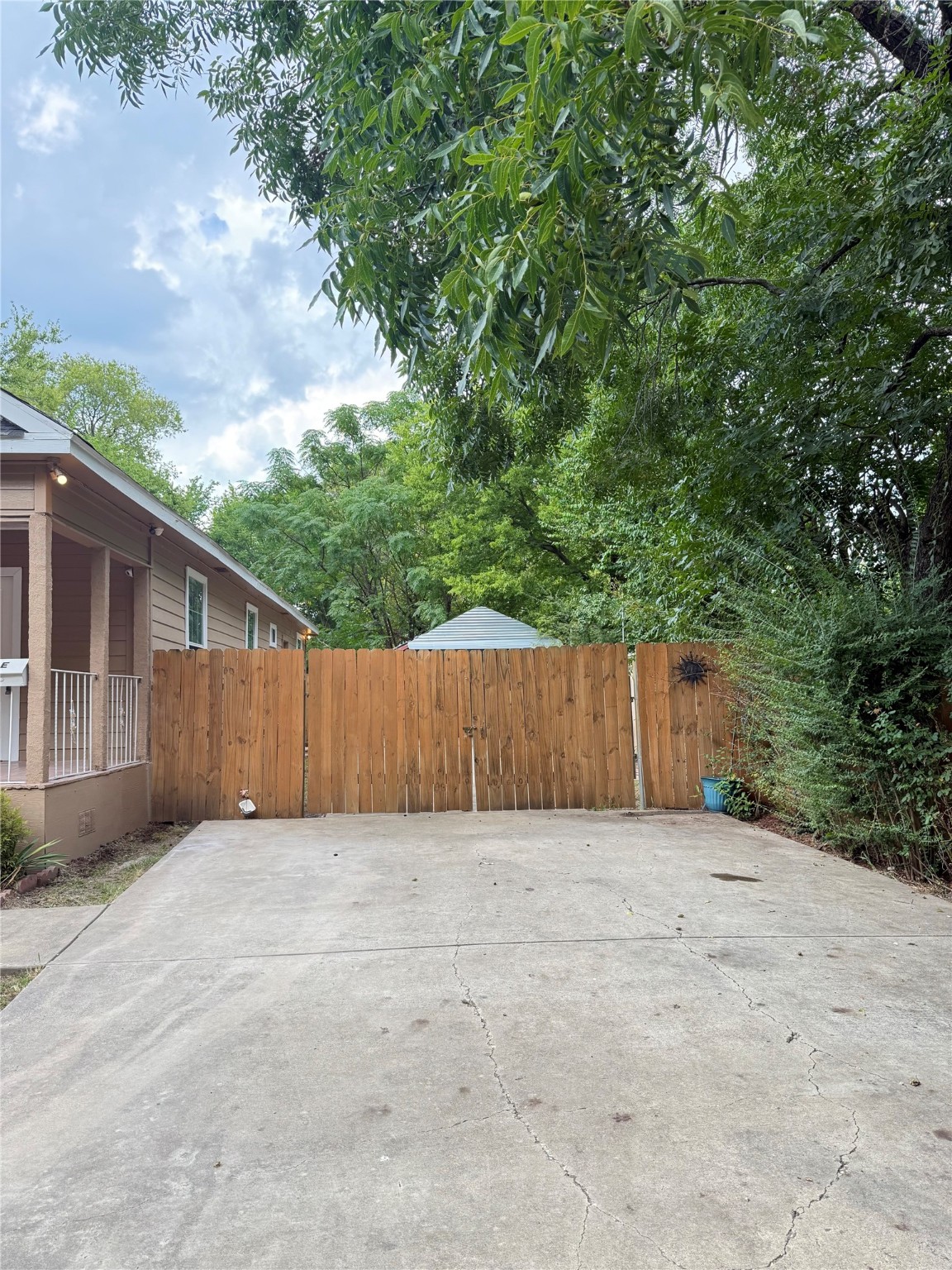 605 E Hickory Street Kaufman TX 75142