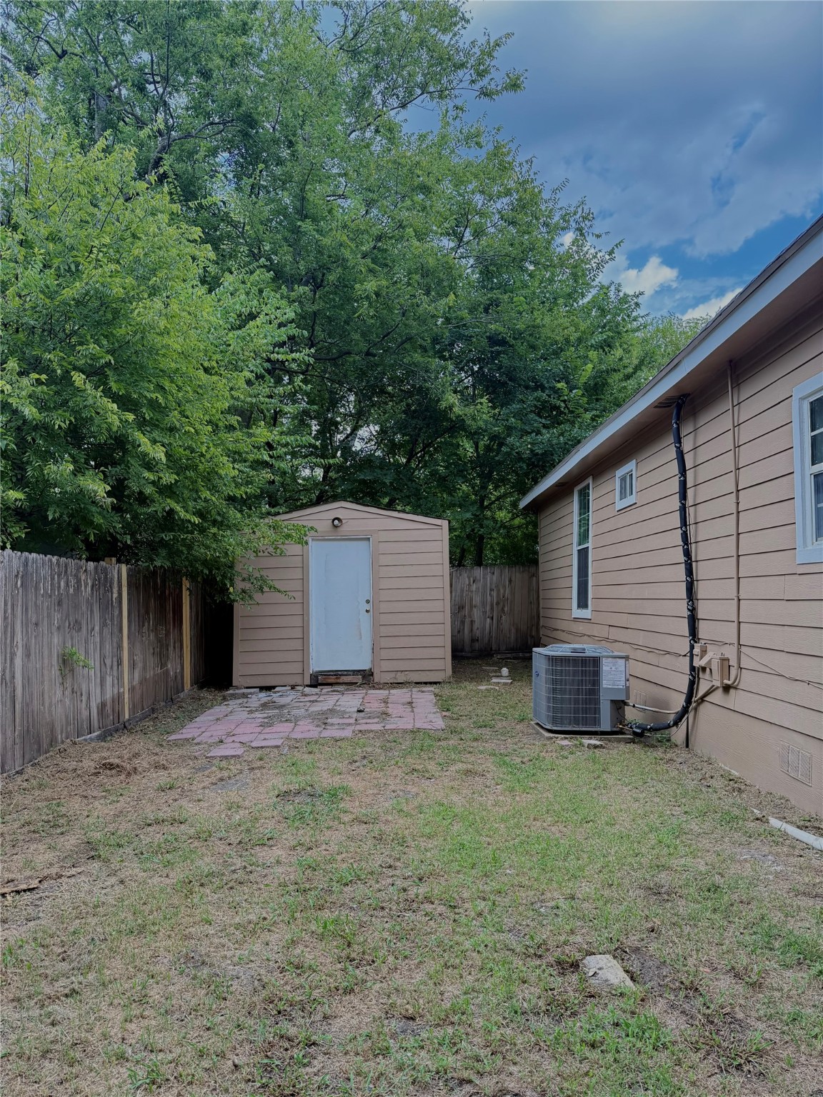 605 E Hickory Street Kaufman TX 75142