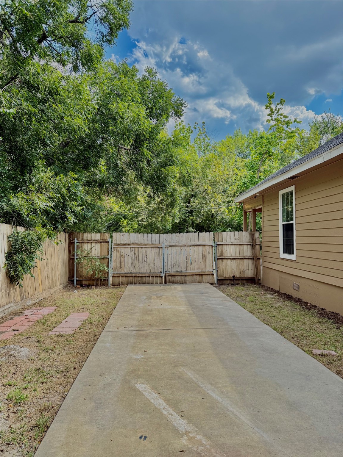605 E Hickory Street Kaufman TX 75142