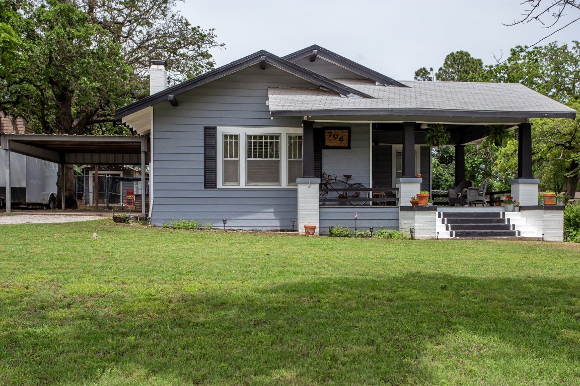706 W Bridge Street Weatherford TX 76086