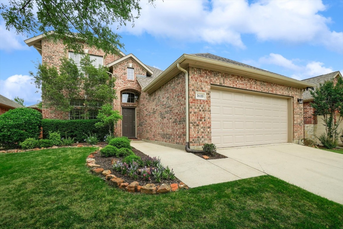 1610 Meadows Avenue Lantana TX 76226