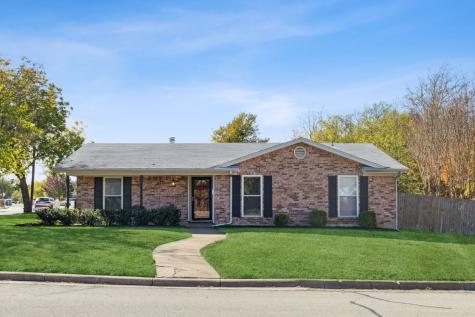 7536 Maple Drive North Richland Hills TX 76180