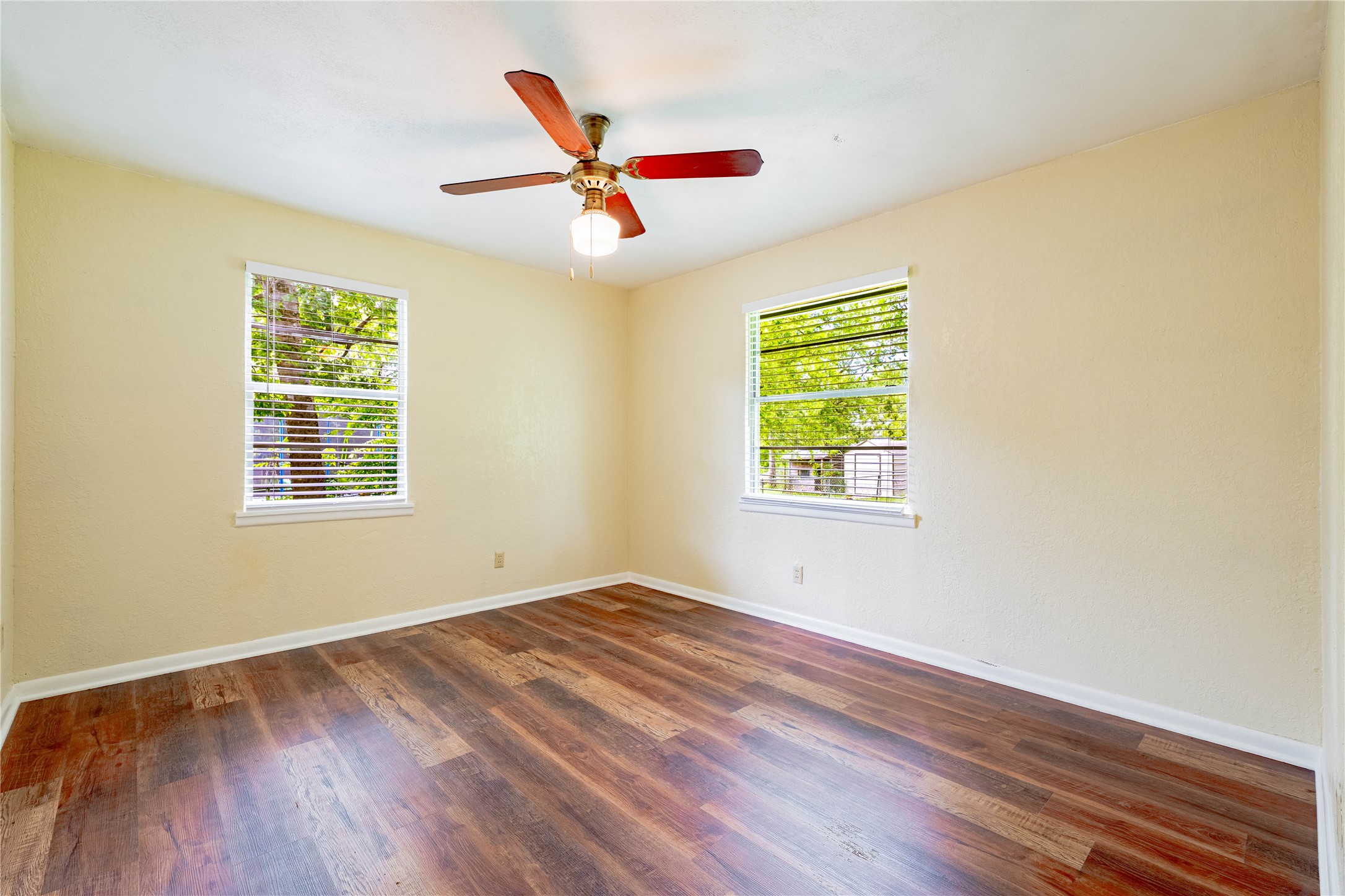 522 E Kempner Street Mabank TX 75147
