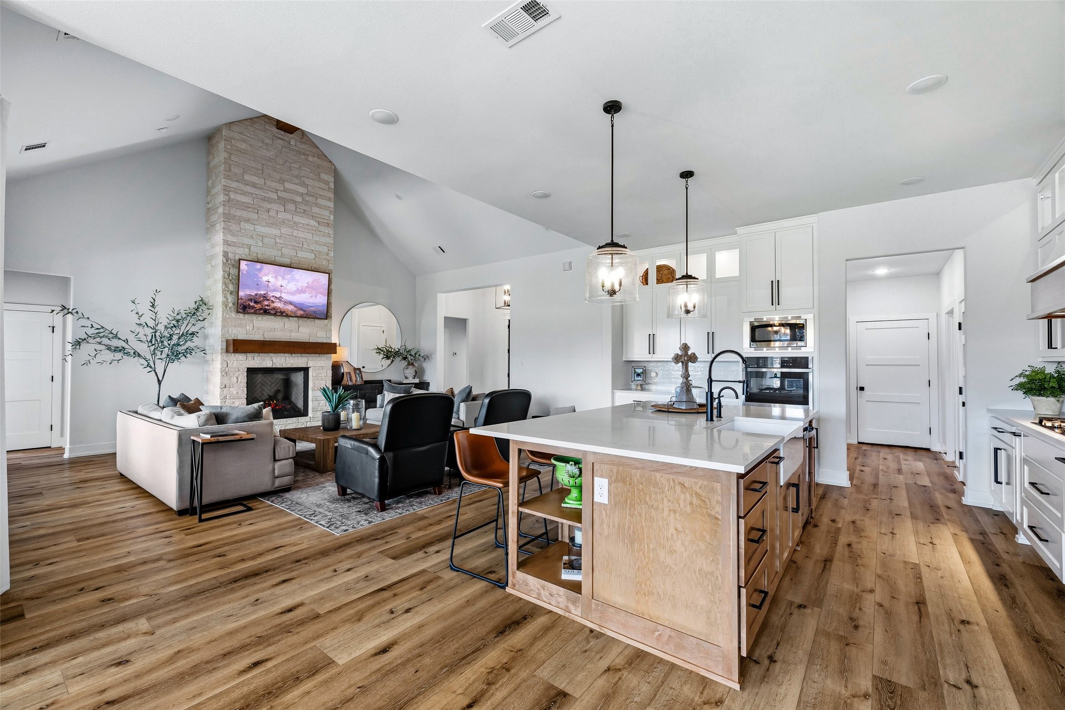 2713 Village Road Granbury TX 76049