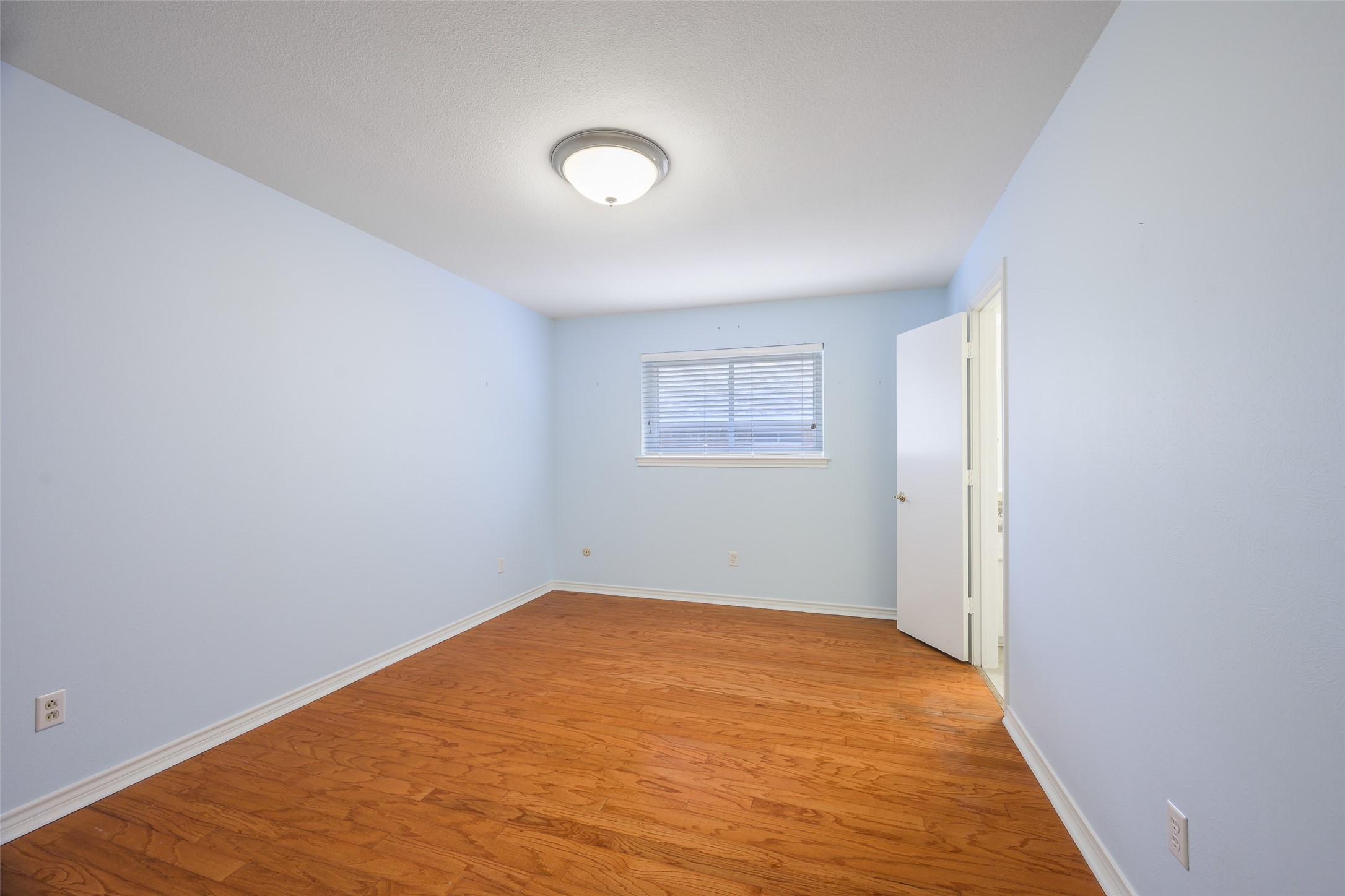 9233 Middle Glen Drive Dallas TX 75243