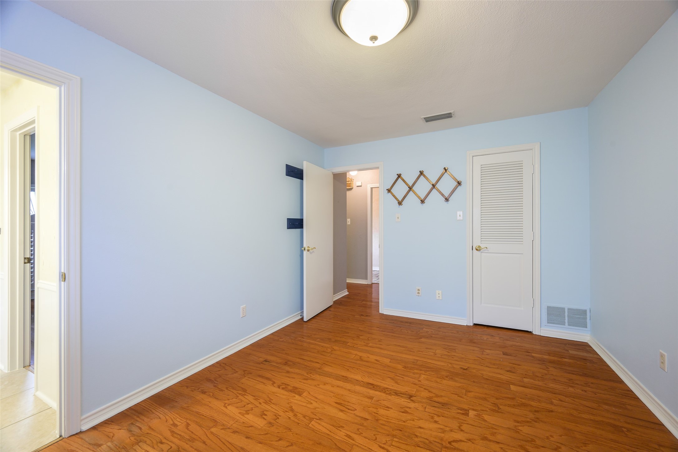 9233 Middle Glen Drive Dallas TX 75243