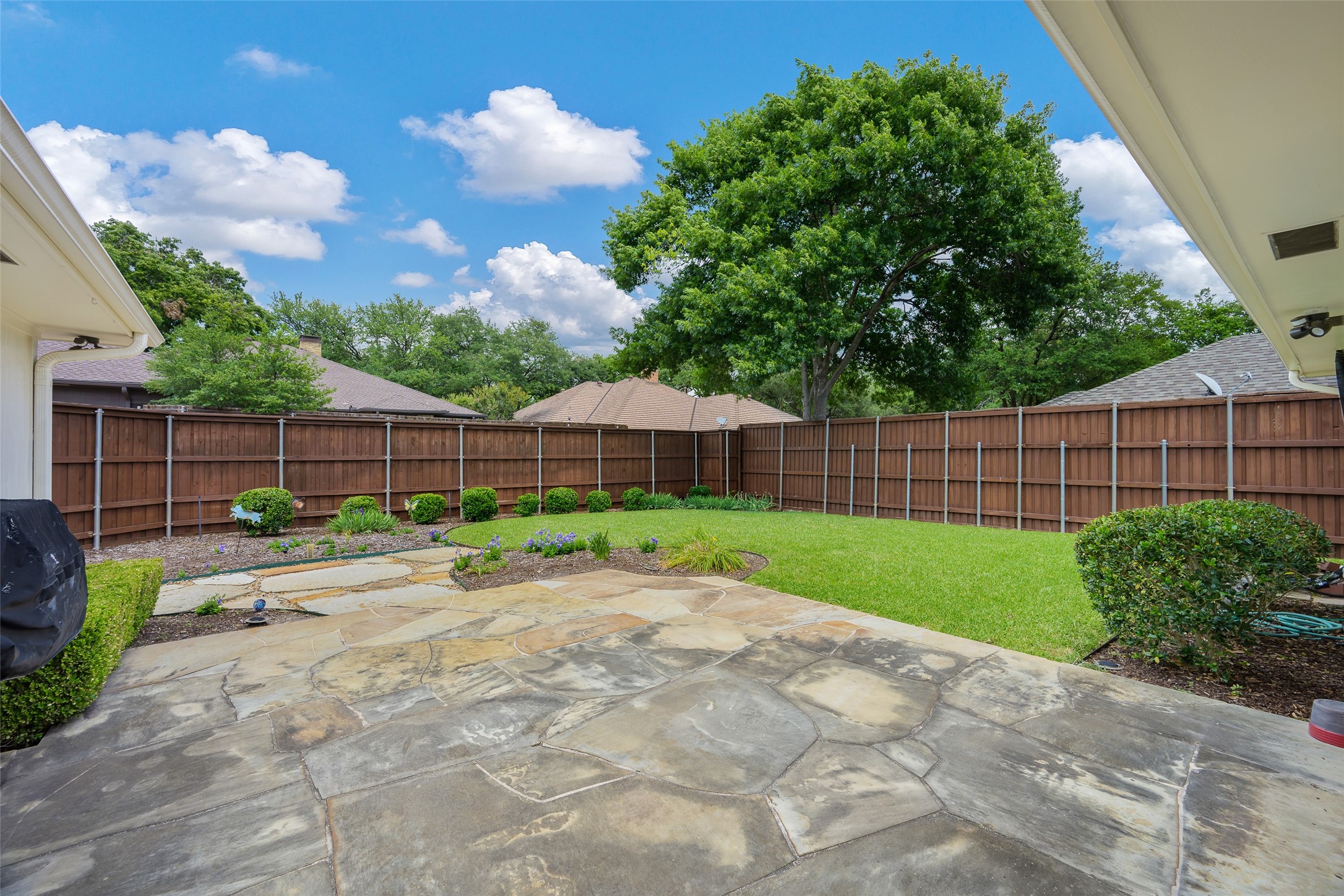 9233 Middle Glen Drive Dallas TX 75243