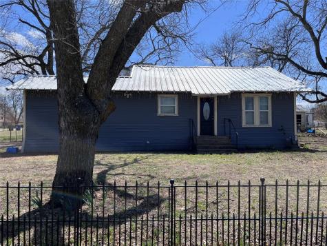 224 E Oak Avenue De Leon TX 76444