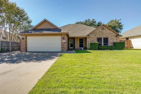 1127 Highcrest Drive Burleson TX 76028