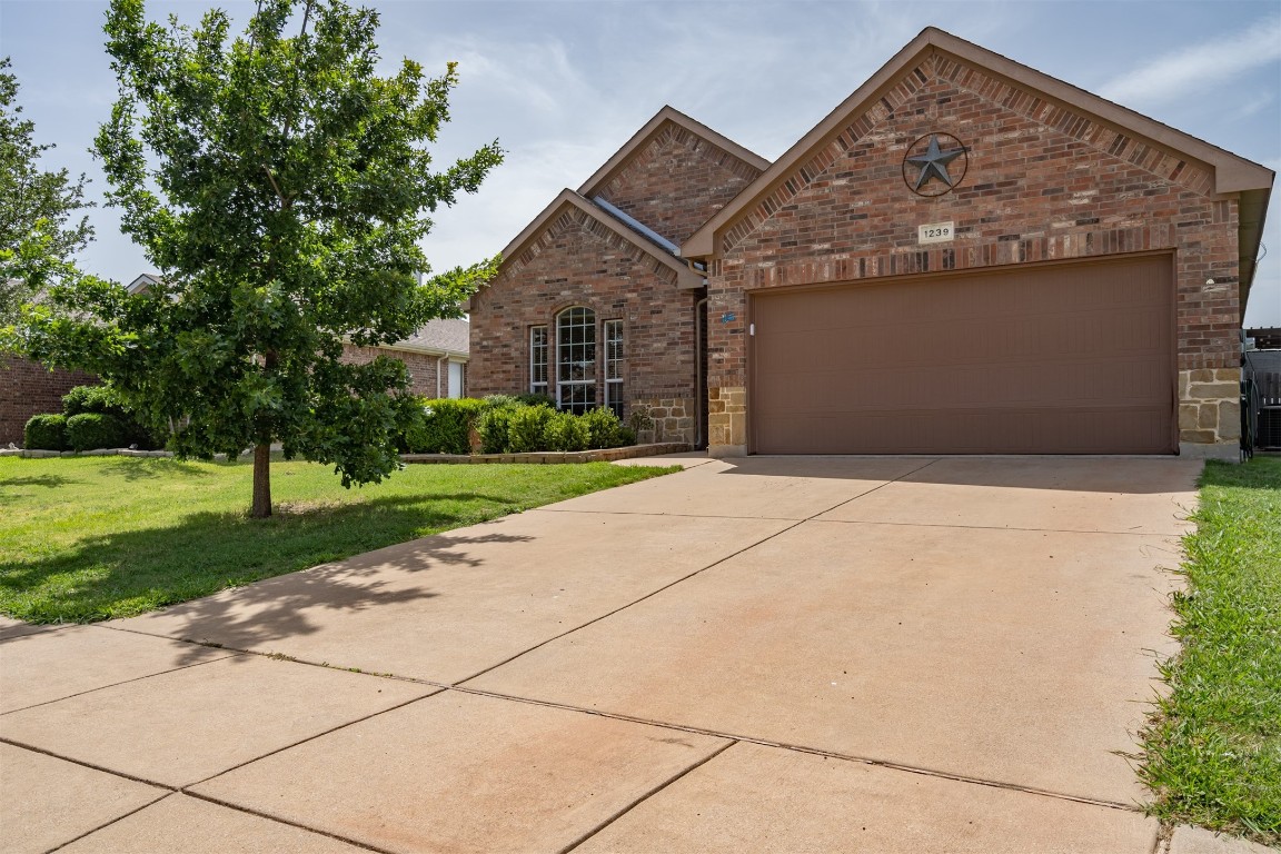 1239 Spanish Moss Drive Burleson TX 76028