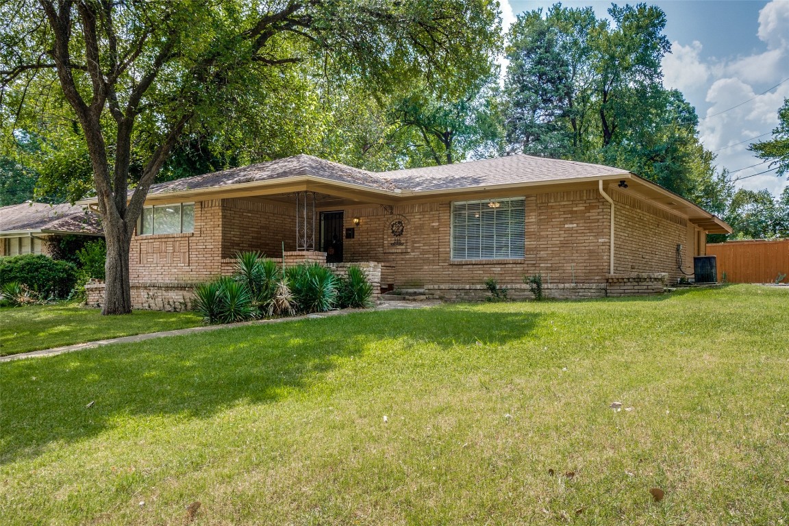 216 Woodlark Trail Dallas TX 75241