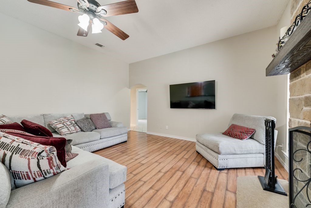 517 Hiwasee Road Waxahachie TX 75165