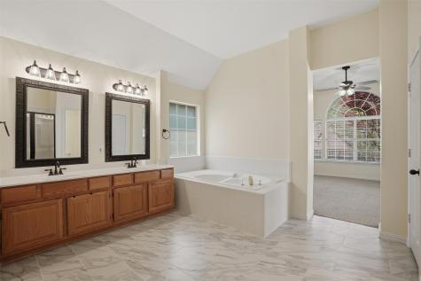 6613 Barclay Lane Garland TX 75044
