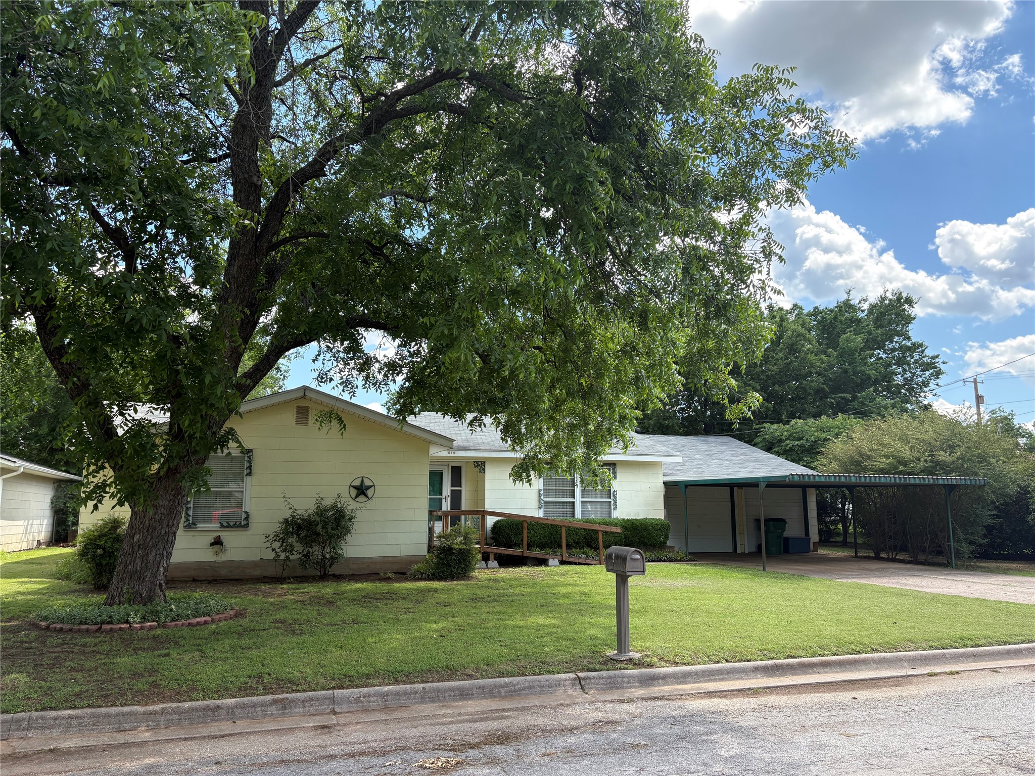 919 W. College Highway Jacksboro TX 76458