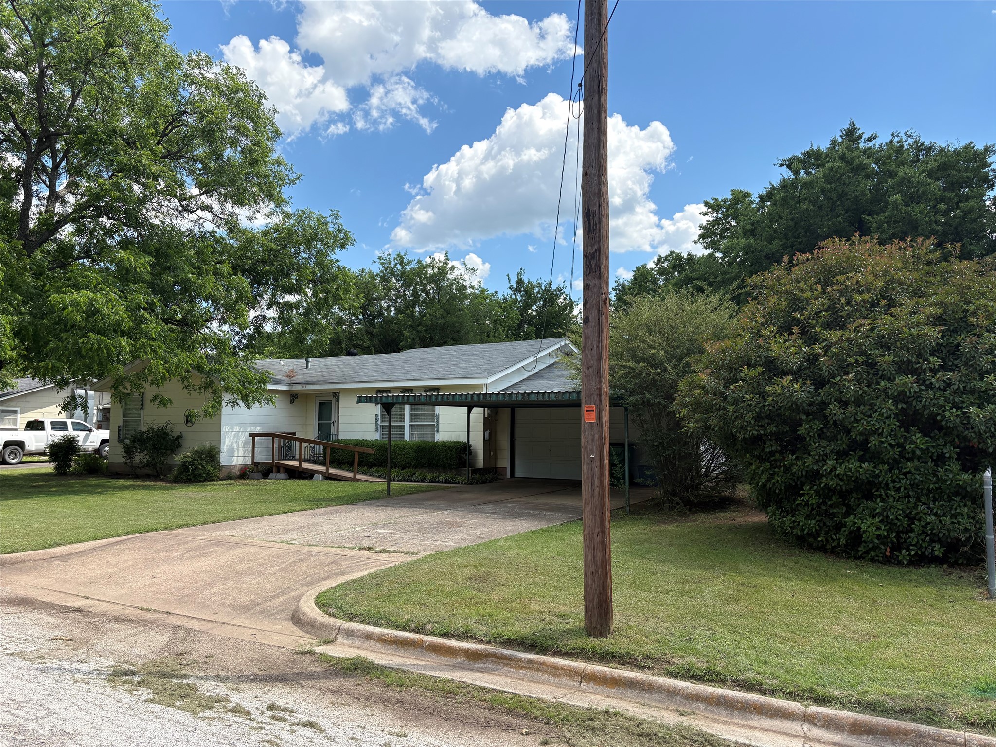 919 W. College Highway Jacksboro TX 76458