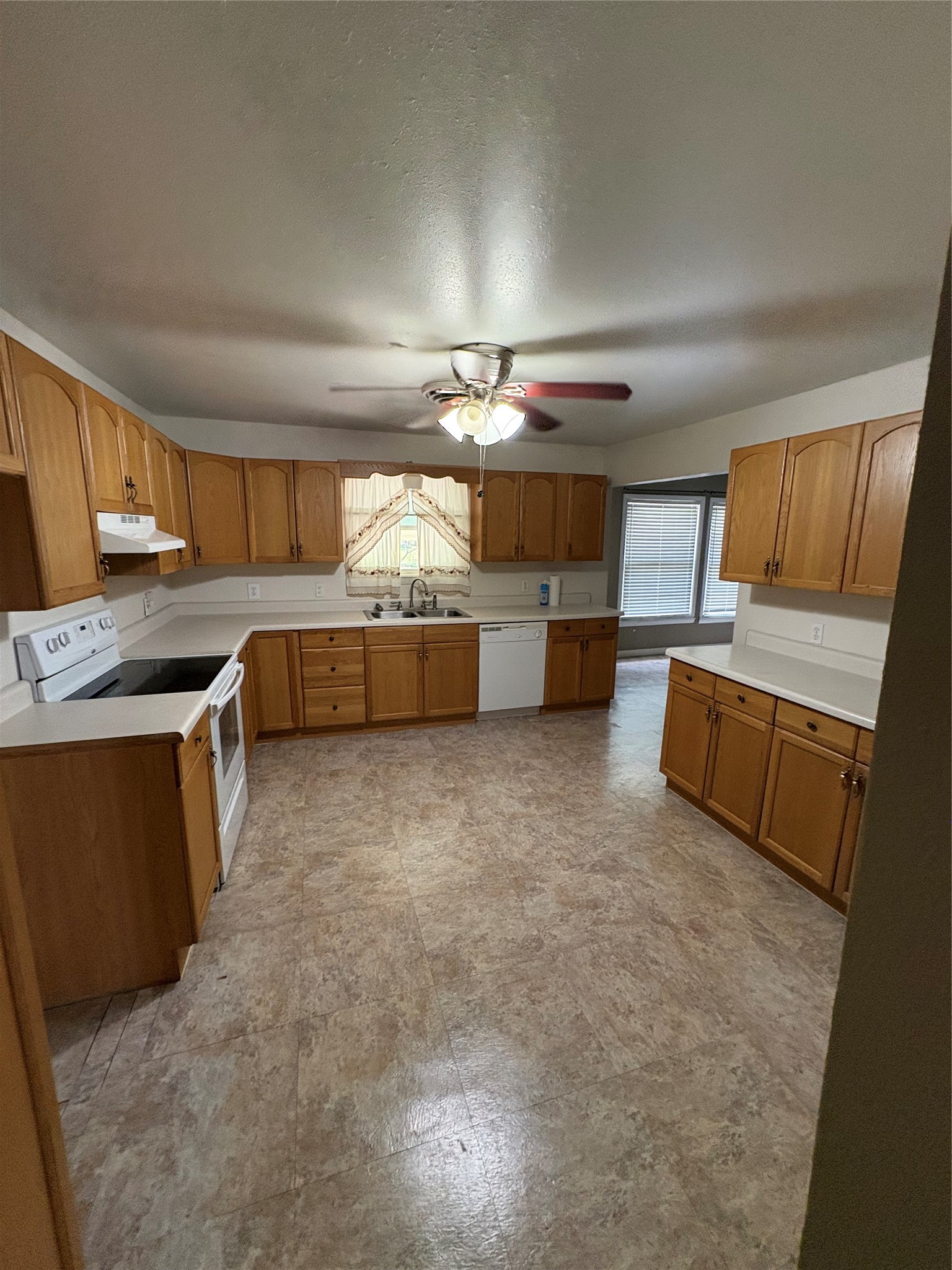 919 W. College Highway Jacksboro TX 76458