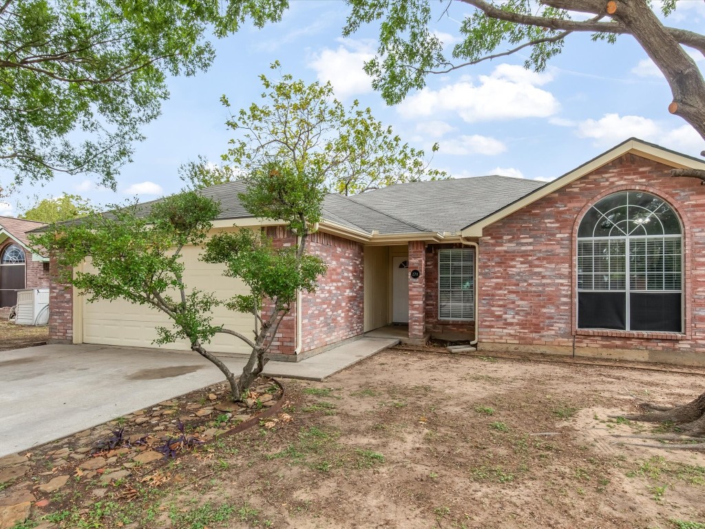 2711 Claireisa Court Arlington TX 76015
