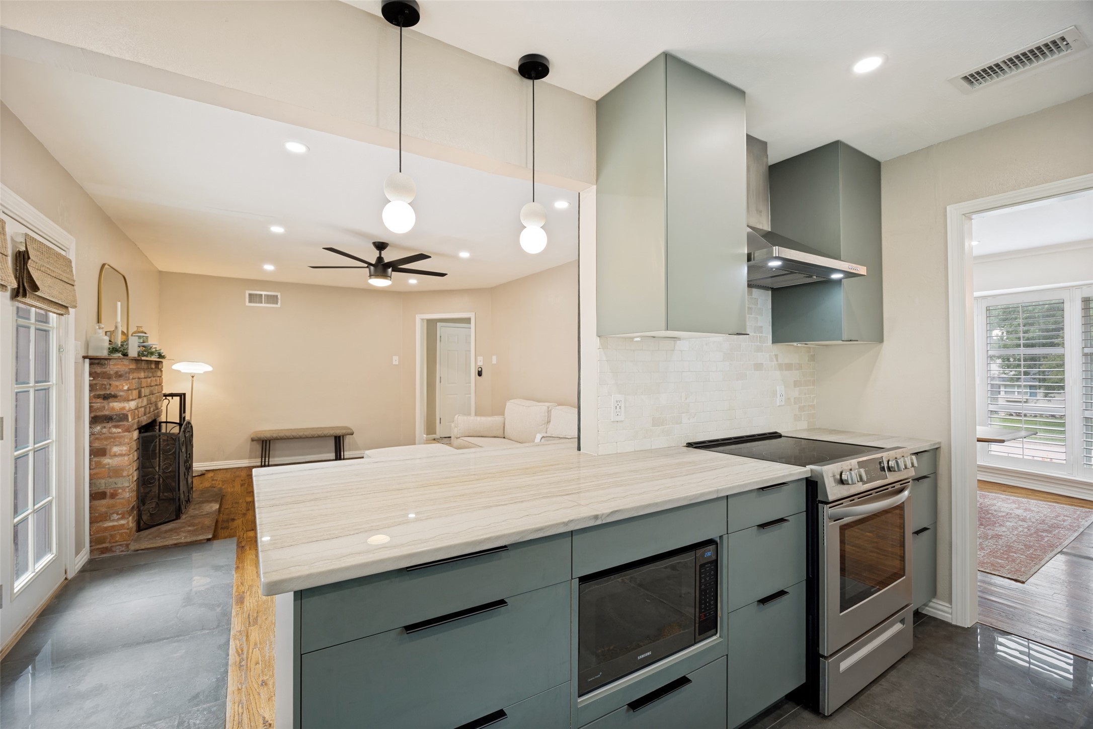 707 S Weatherred Drive Richardson TX 75080