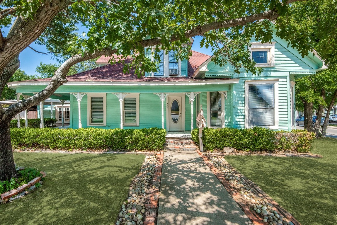 306 Austin Street Grapevine TX 76051