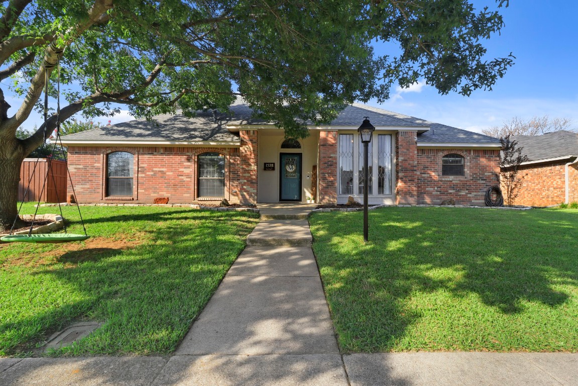 1528 Gunnison Trail Lewisville TX 75077
