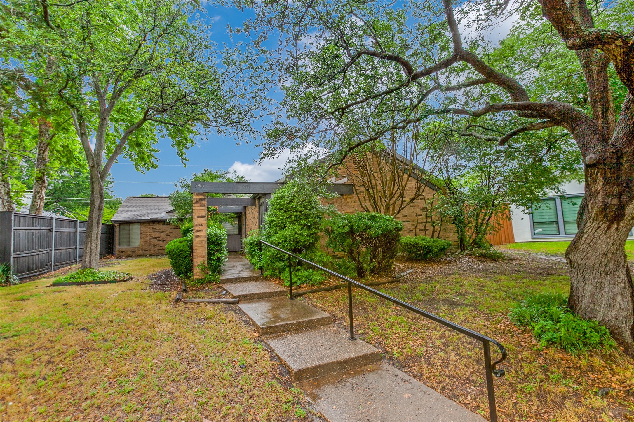 5901 Smoke Glass Trail Dallas TX 75252