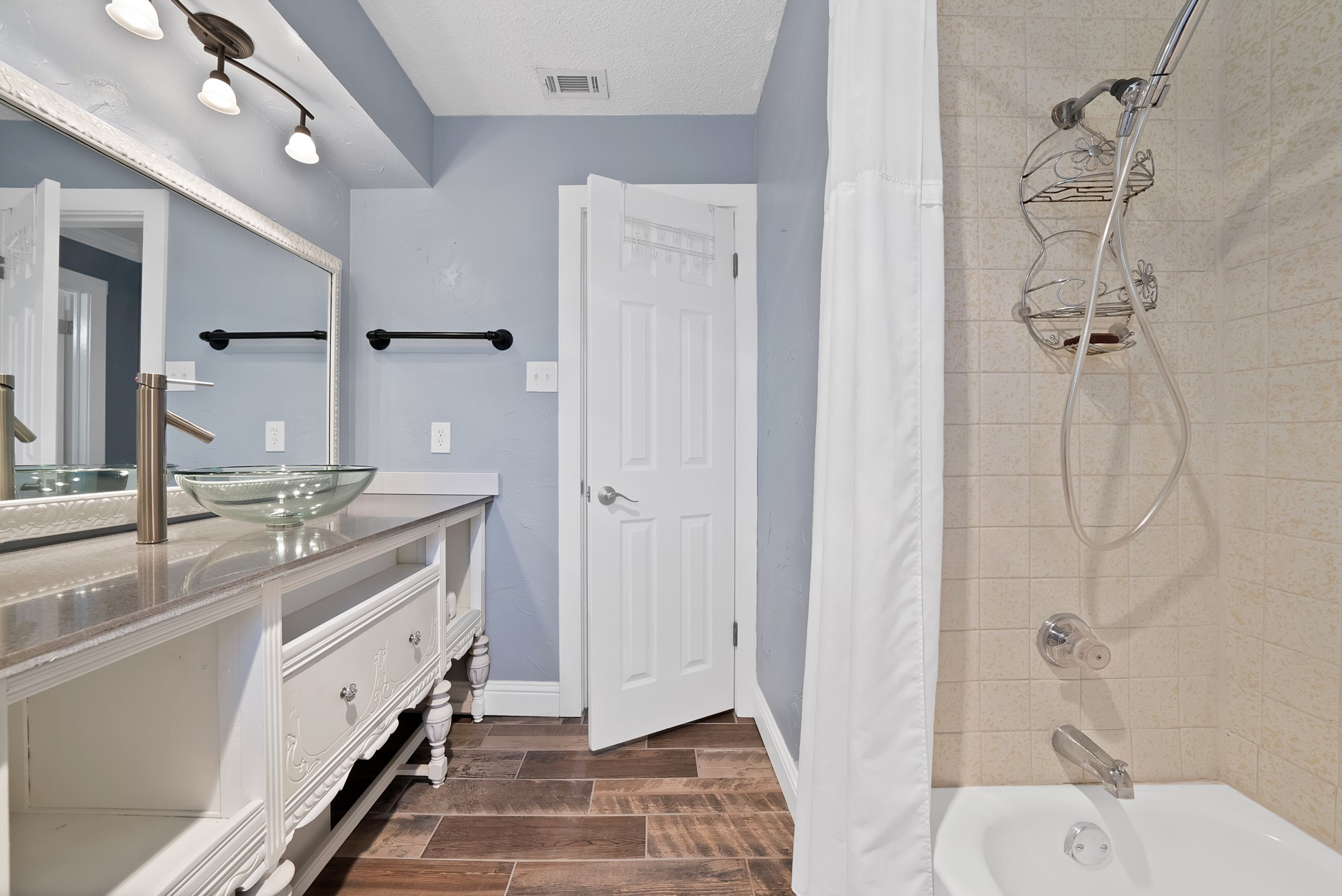 4605 Bayberry Lane Garland TX 75043